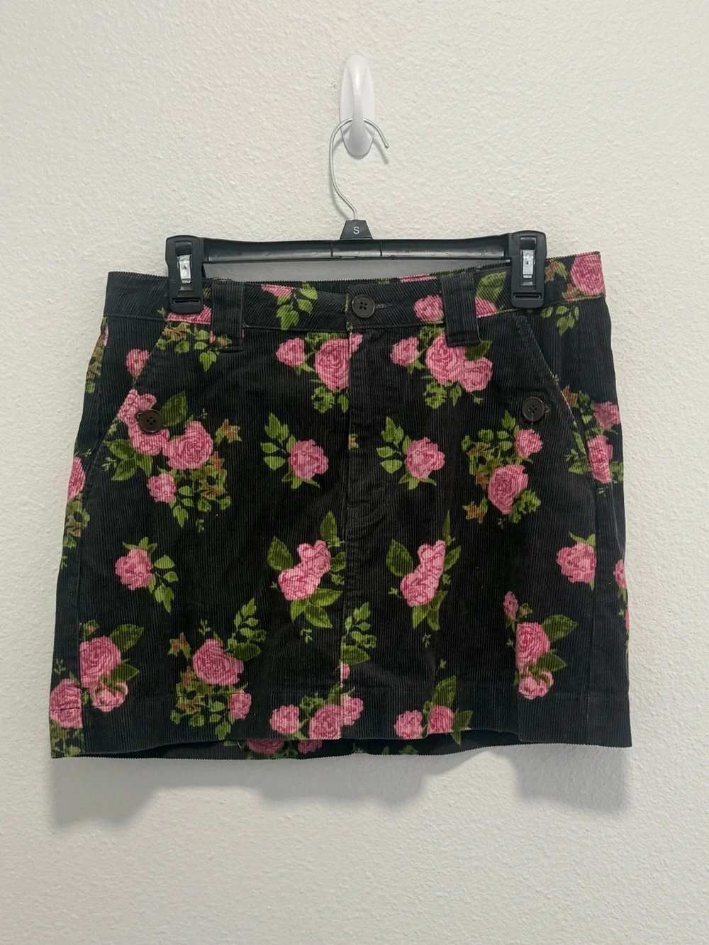 wild fable Black Corduroy Mini Skirt with Pink Rose Print Size 8